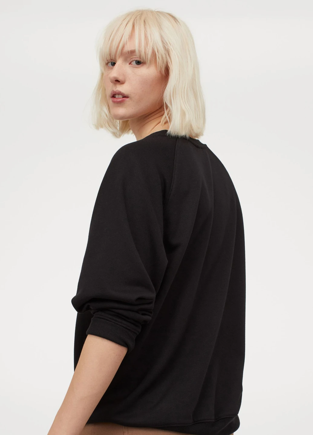 Черный свитшот H&M однотонный без декора (220743859)
