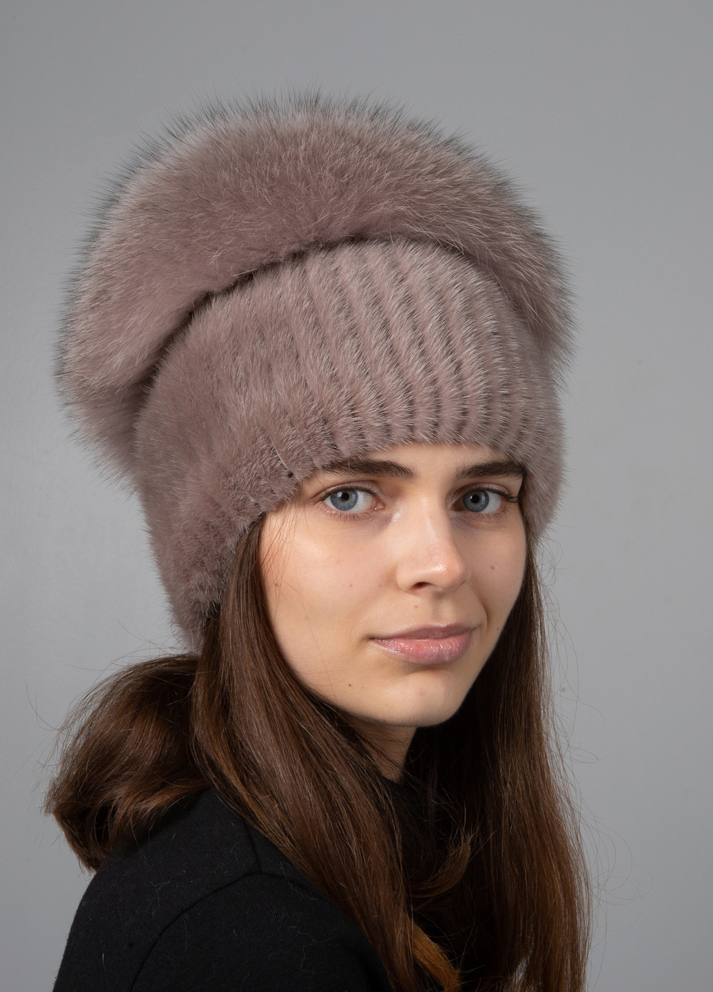Женская зимняя шапка бини из натурального меха норки с большим помпоном из песца Меховой Стиль шарик (254953048)