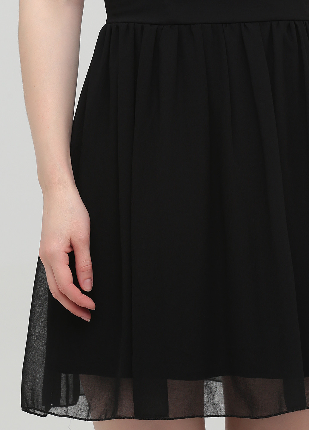 Черное коктейльное платье с открытыми плечами, клеш Elise Ryan однотонное
