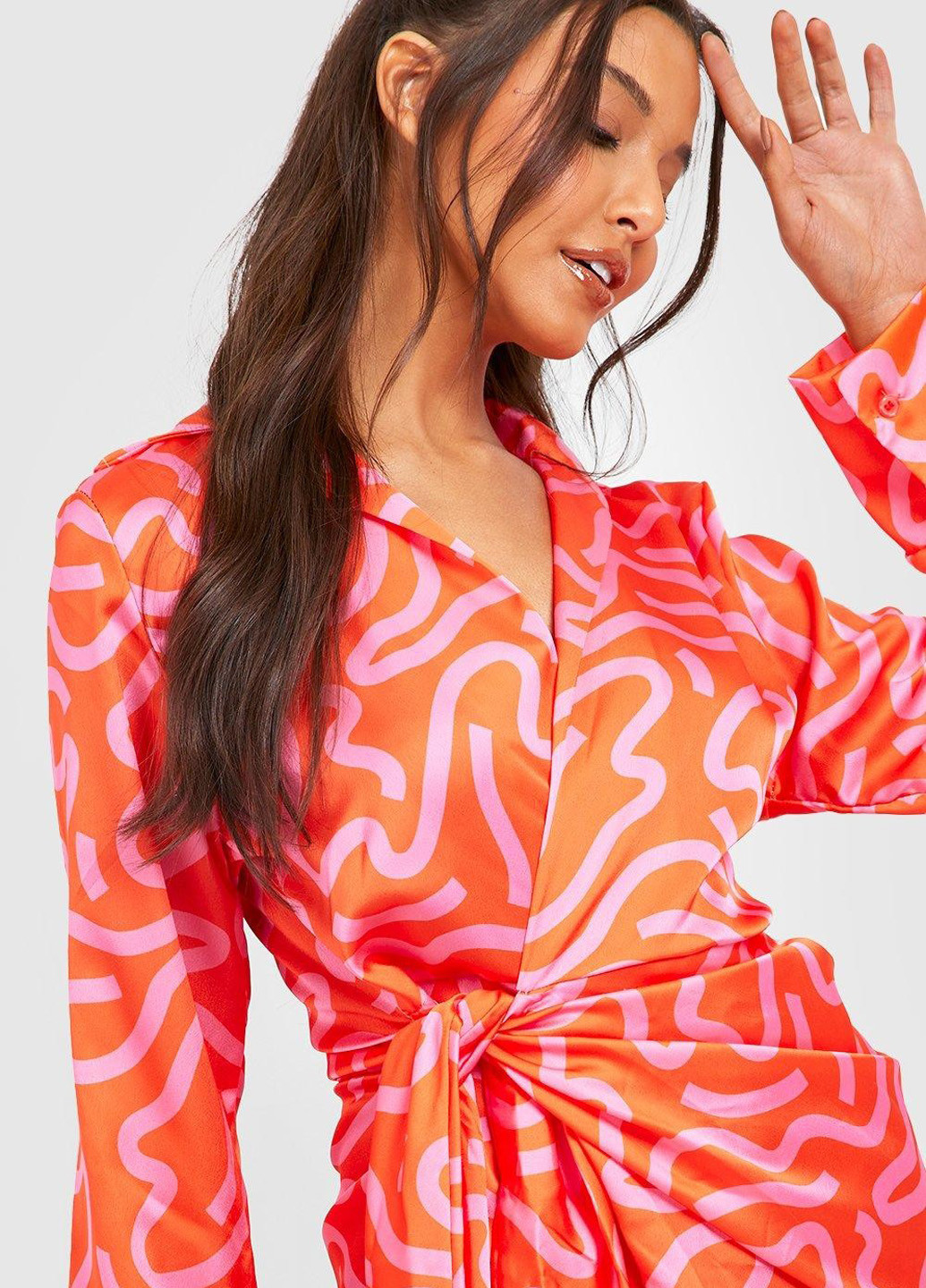 Оранжевое кэжуал платье на запах Boohoo с геометрическим узором