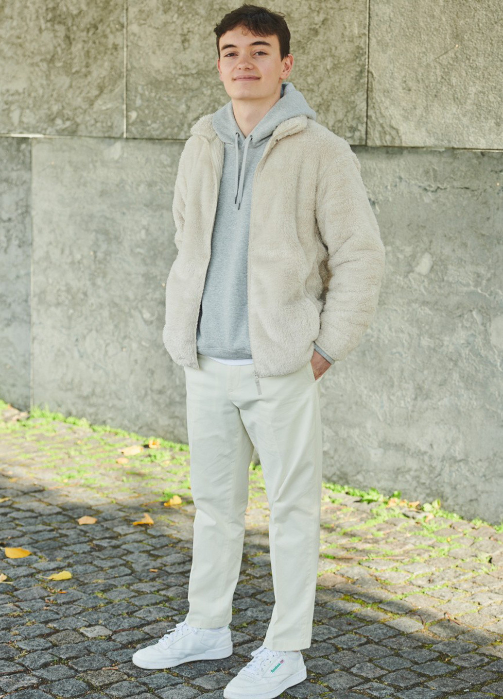 Світло-бежева демісезонна куртка Uniqlo