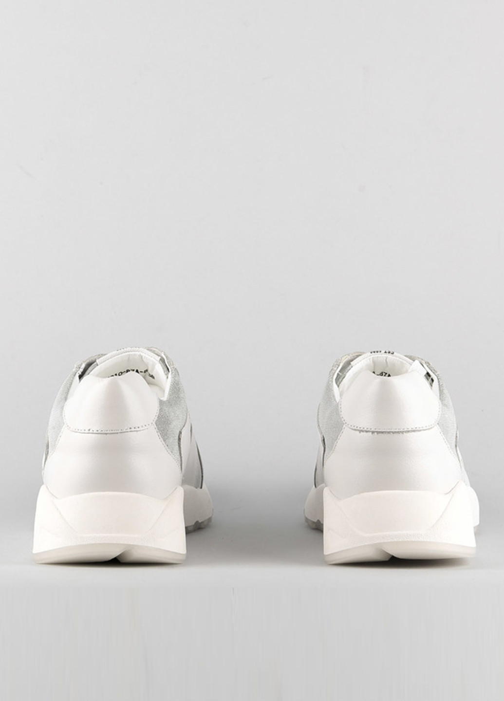 Белые демисезонные кроссовки Sasha Fabiani