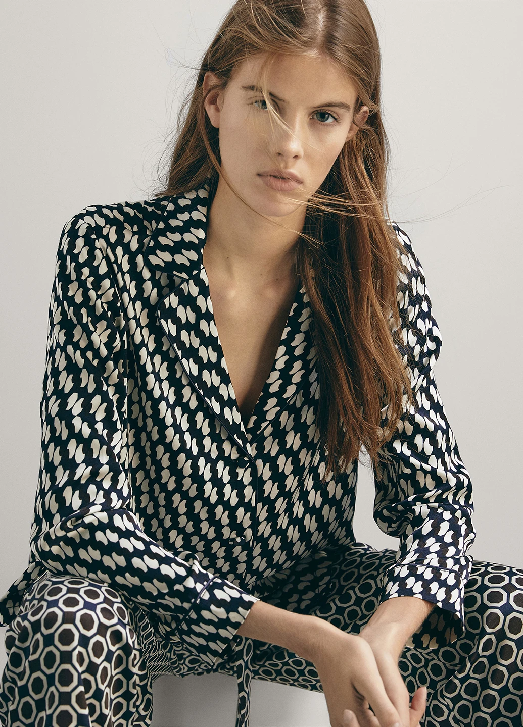 Чорно-біла блуза Massimo Dutti