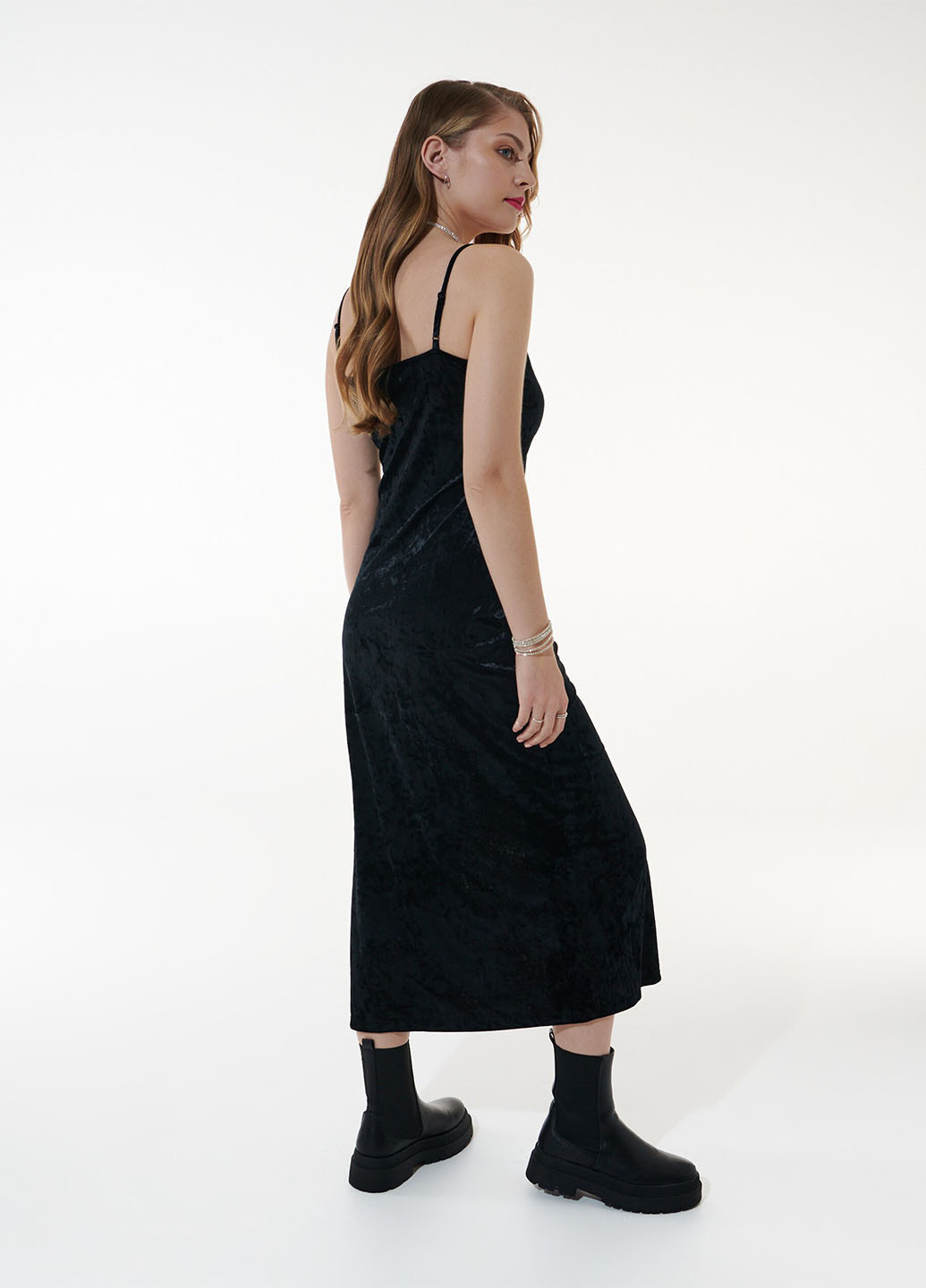 Черное кэжуал платье платье-комбинация Sinsay однотонное