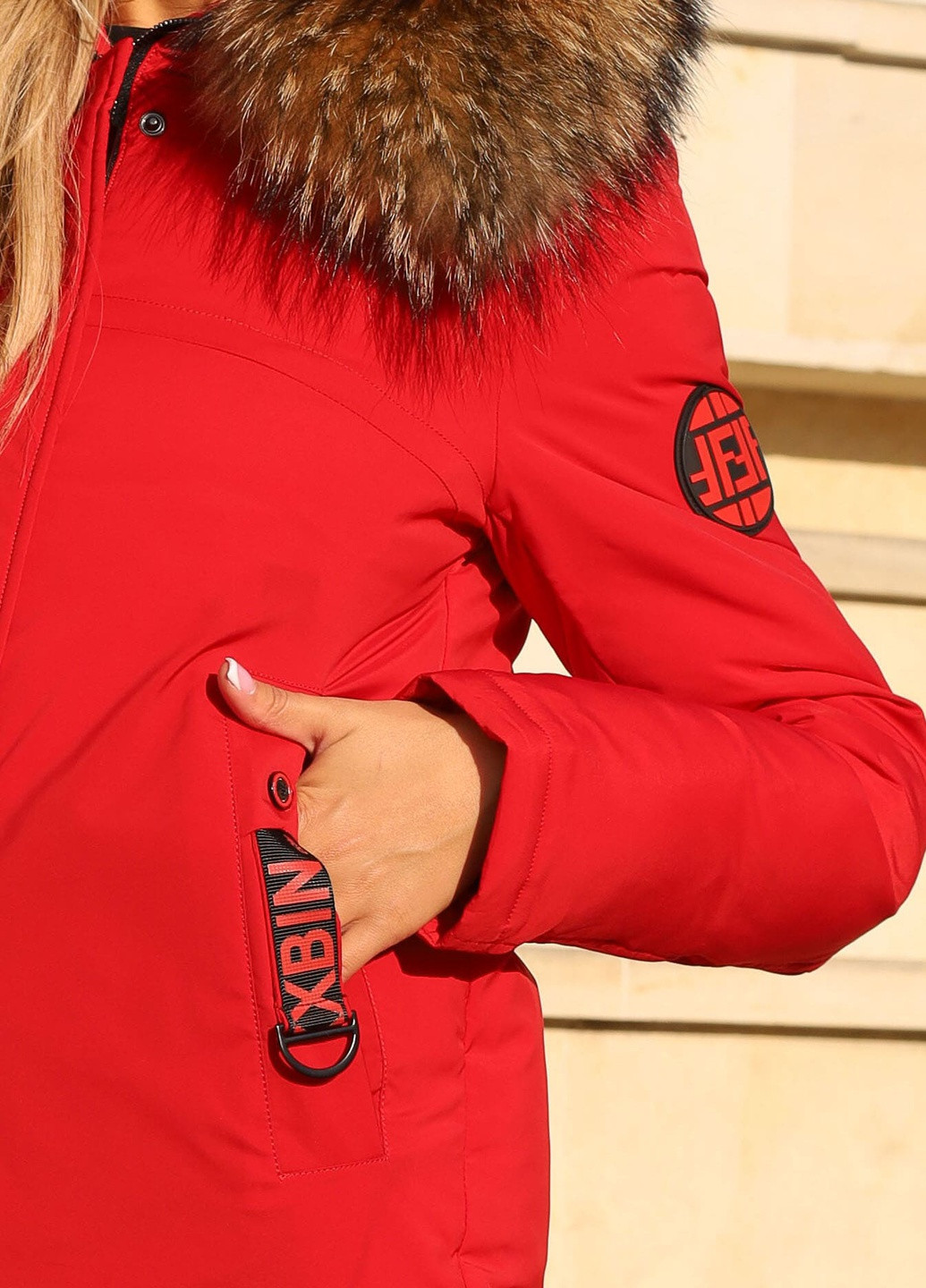 Красное зимнее Женское зимнее пальто с натуральным мехом енота красное 551212 Visdeer