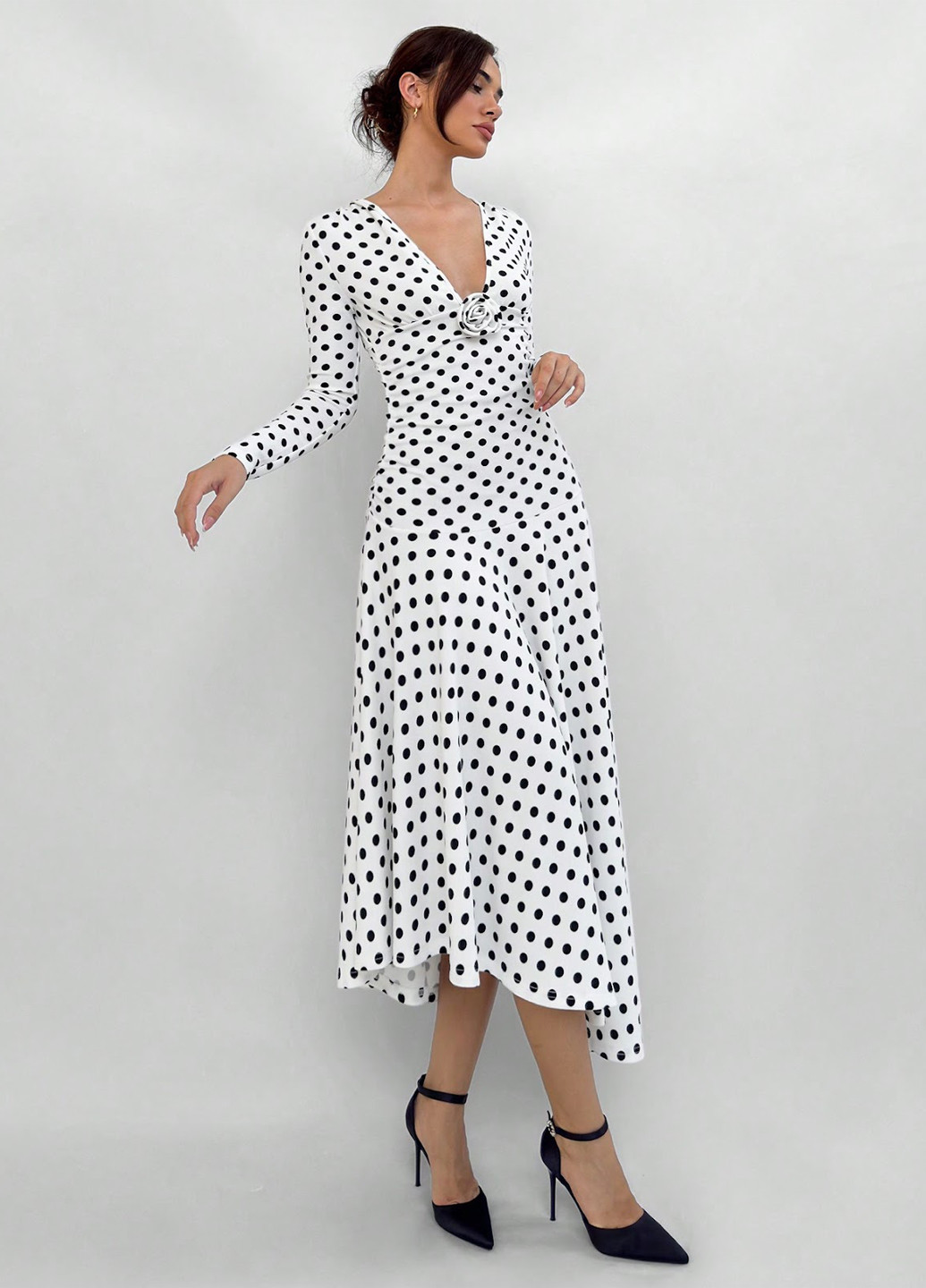 Белое кэжуал платье клеш SHEIN в горошек