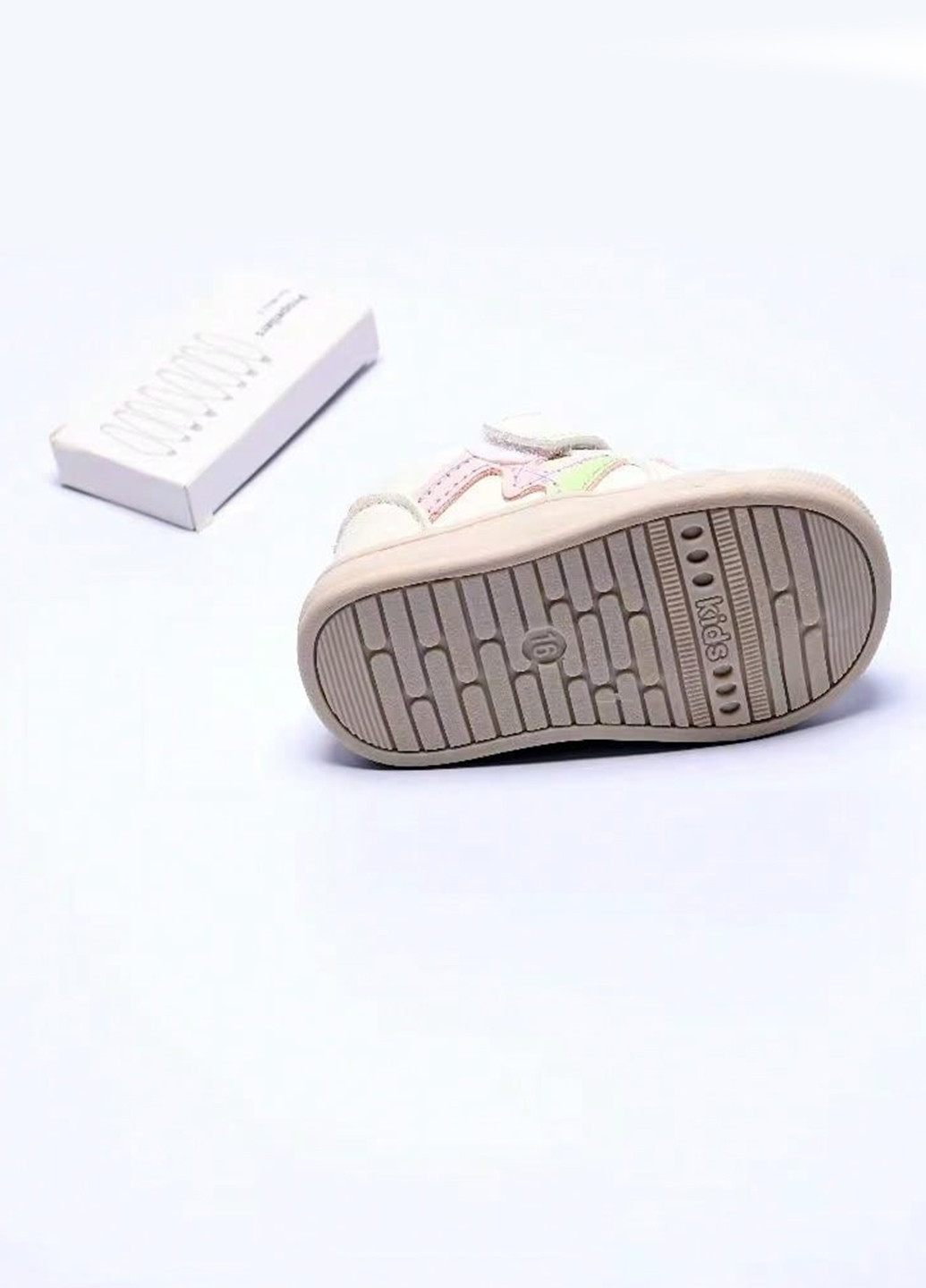 Белые демисезонные кроссовки SHEIN