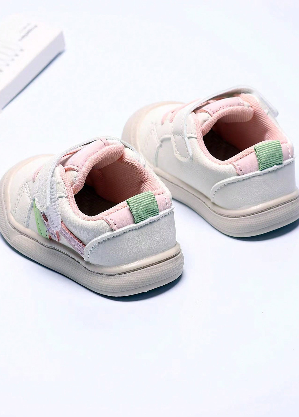 Белые демисезонные кроссовки SHEIN