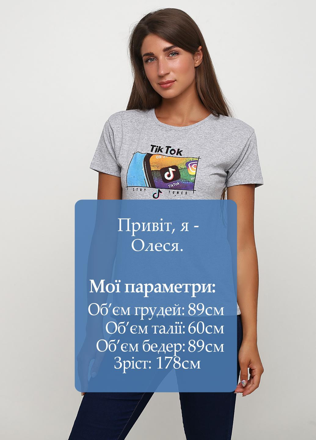 Светло-серая летняя футболка Spora