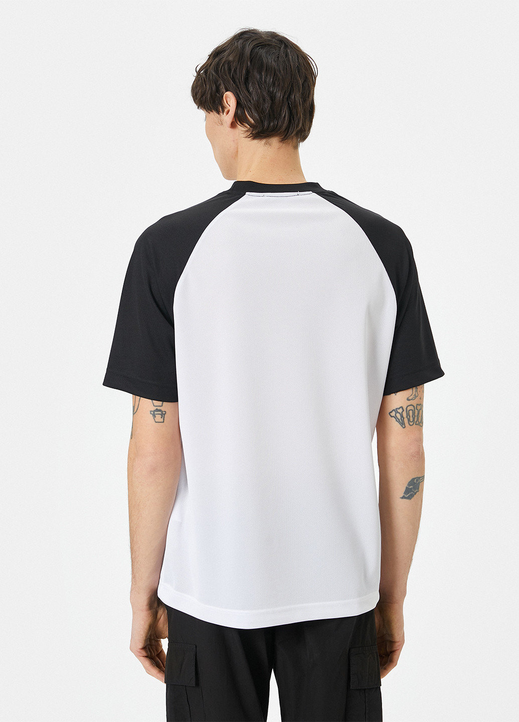Чорно-біла футболка KOTON
