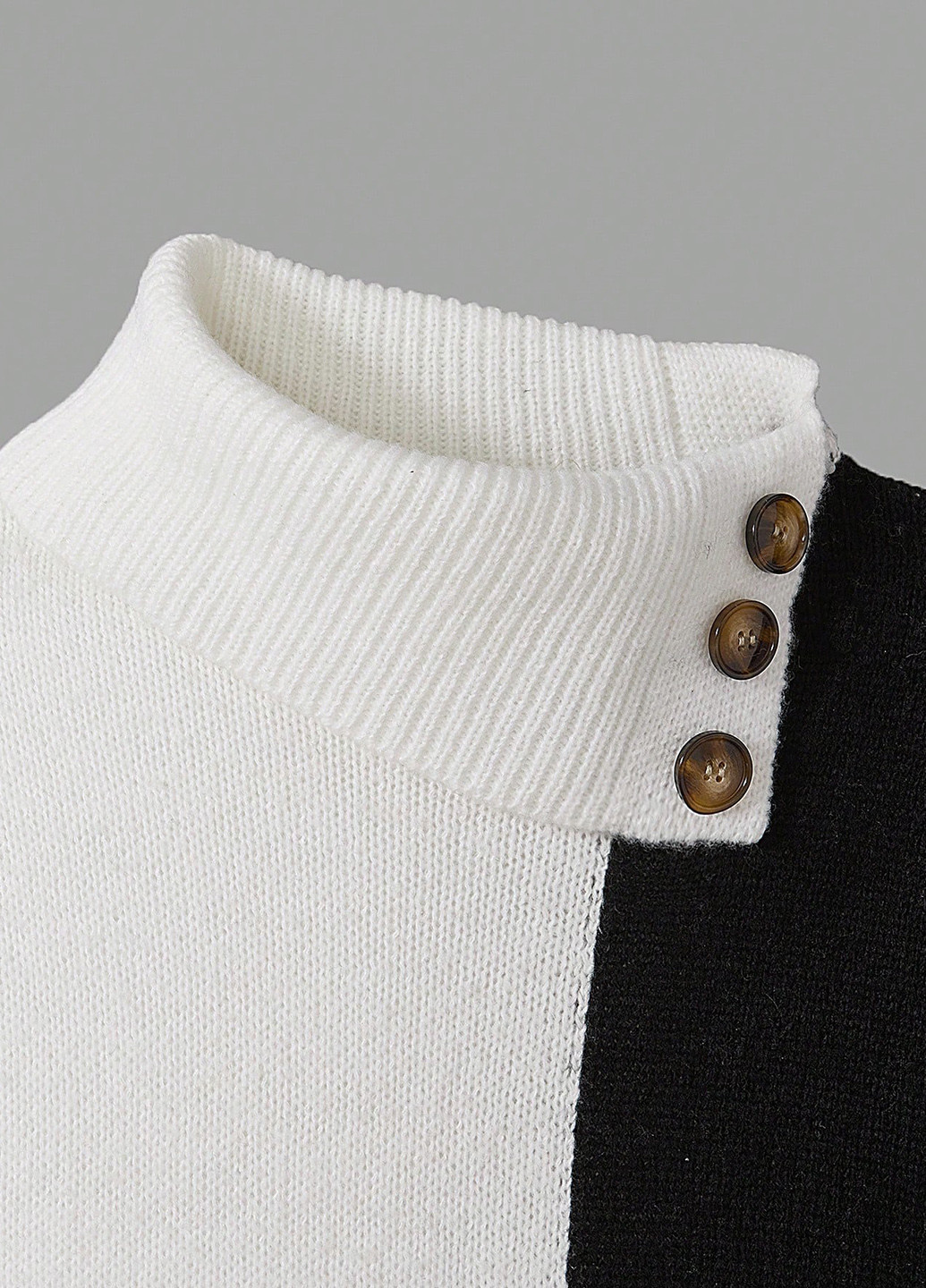 Черно-белый демисезонный свитер SHEIN