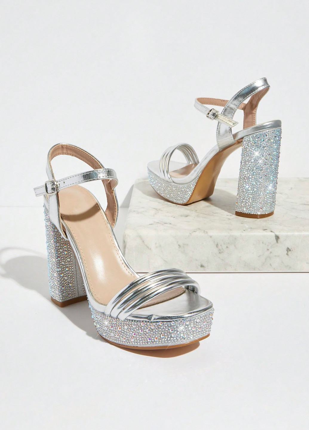 Серебряные босоножки SHEIN с ремешком со стразами