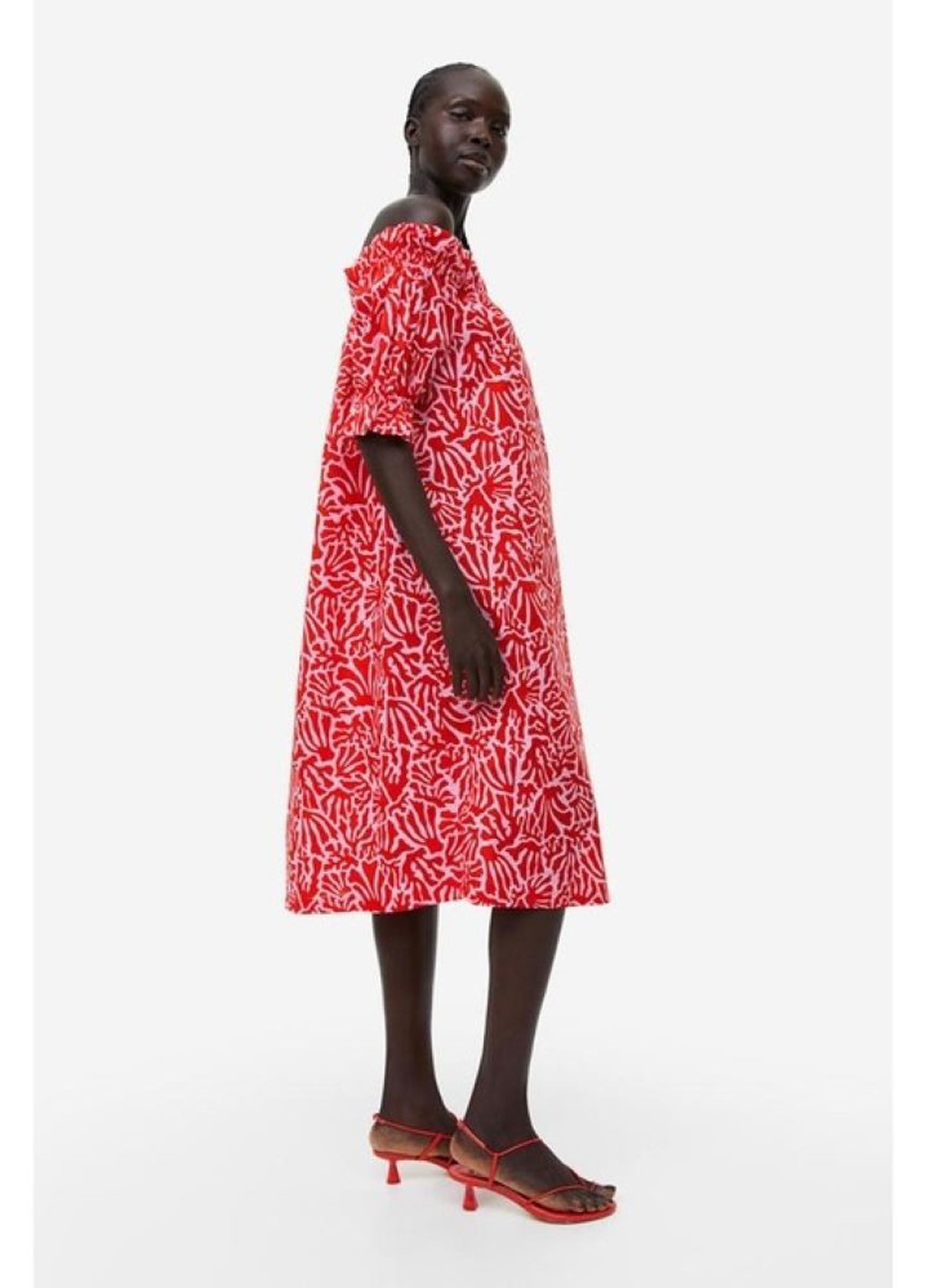 Красное кэжуал платье с открытыми плечами H&M с рисунком