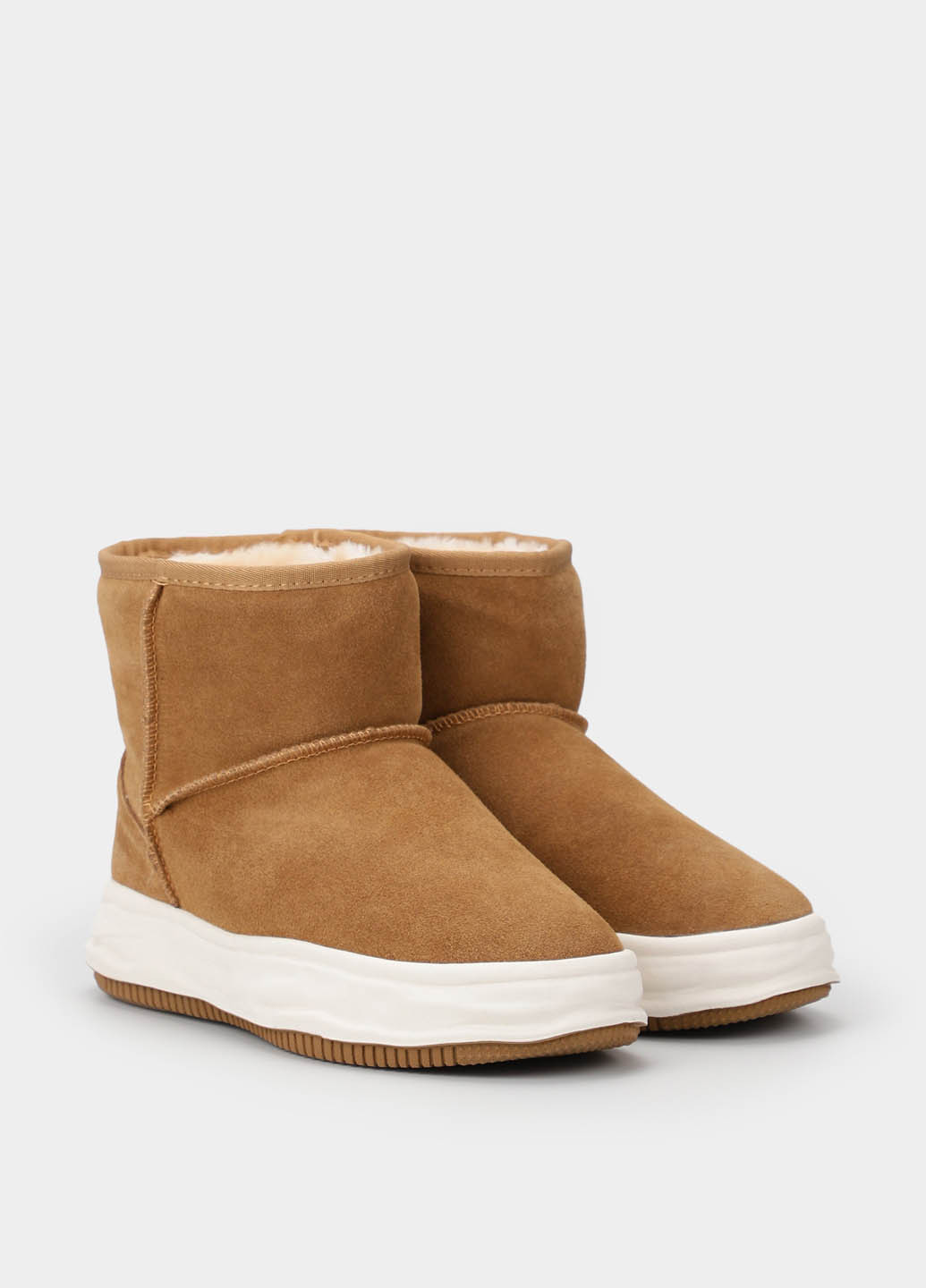 Зимние ботинки Gunter с белой подошвой из натуральной замши