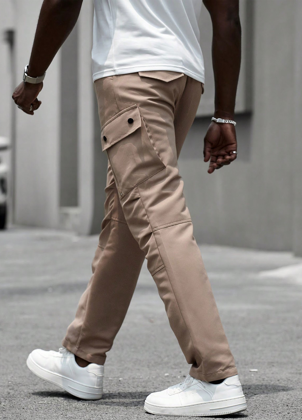 Светло-бежевые кэжуал демисезонные карго, зауженные брюки SHEIN