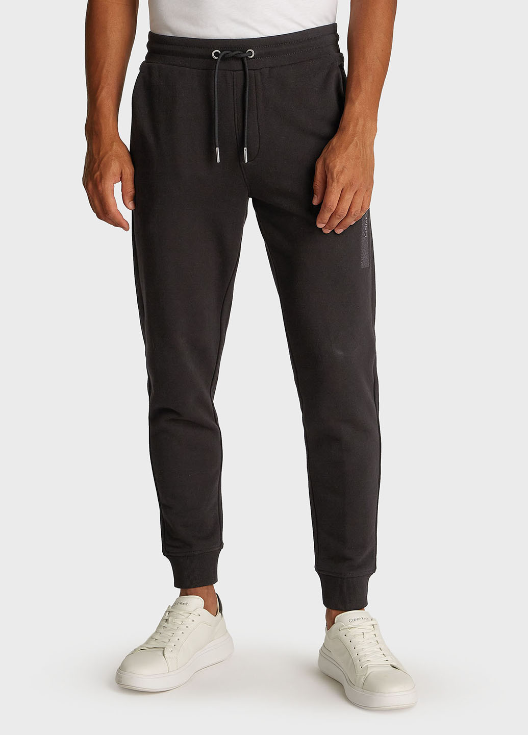 Темно-серые спортивные демисезонные джоггеры брюки Calvin Klein