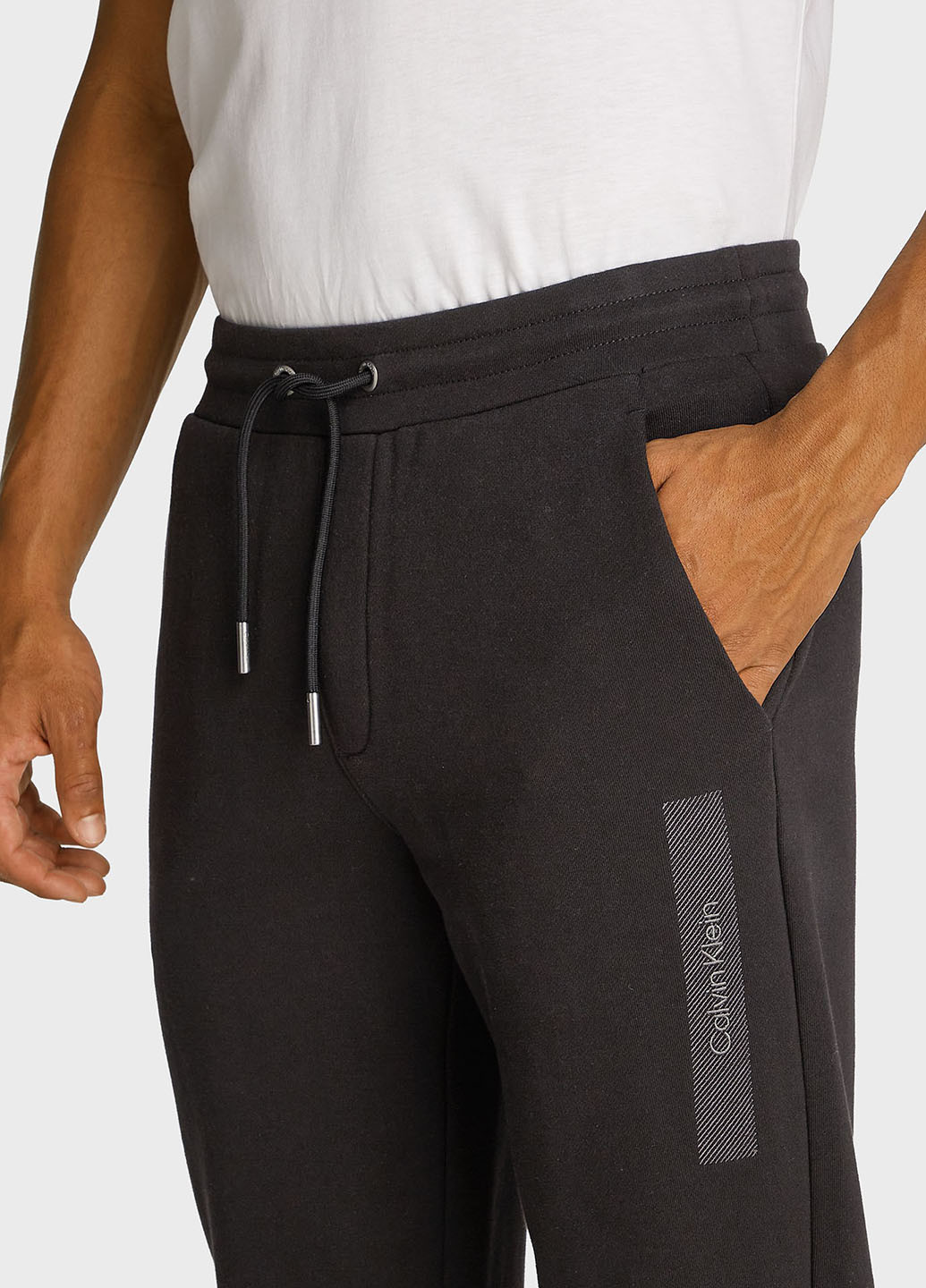 Темно-серые спортивные демисезонные джоггеры брюки Calvin Klein