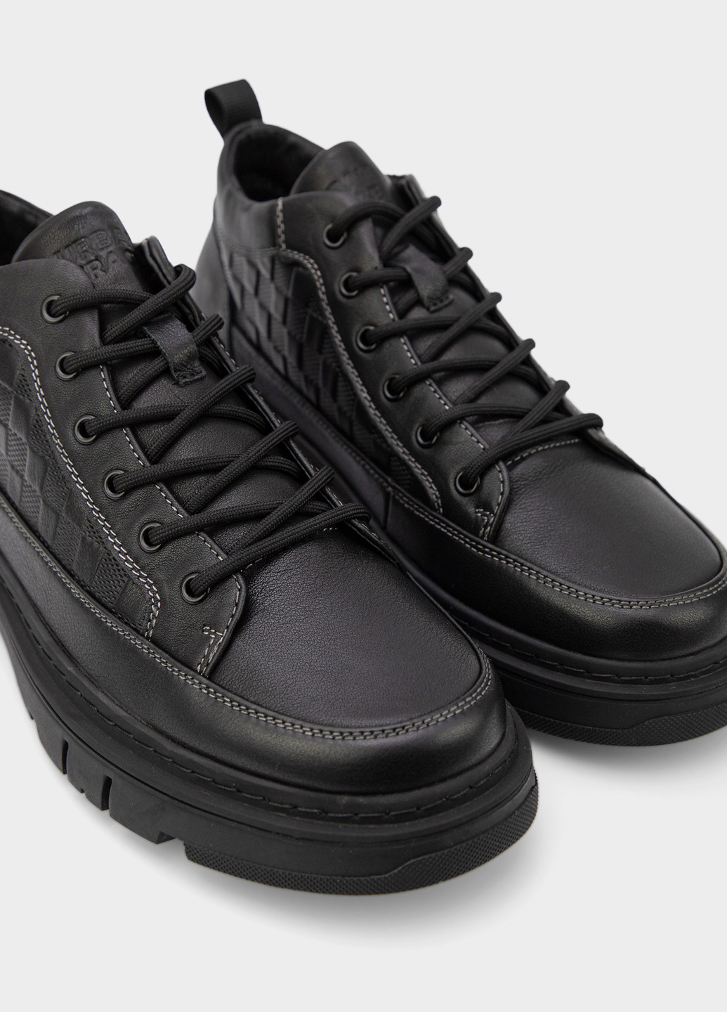 Черные демисезонные кроссовки URBAN TRACE