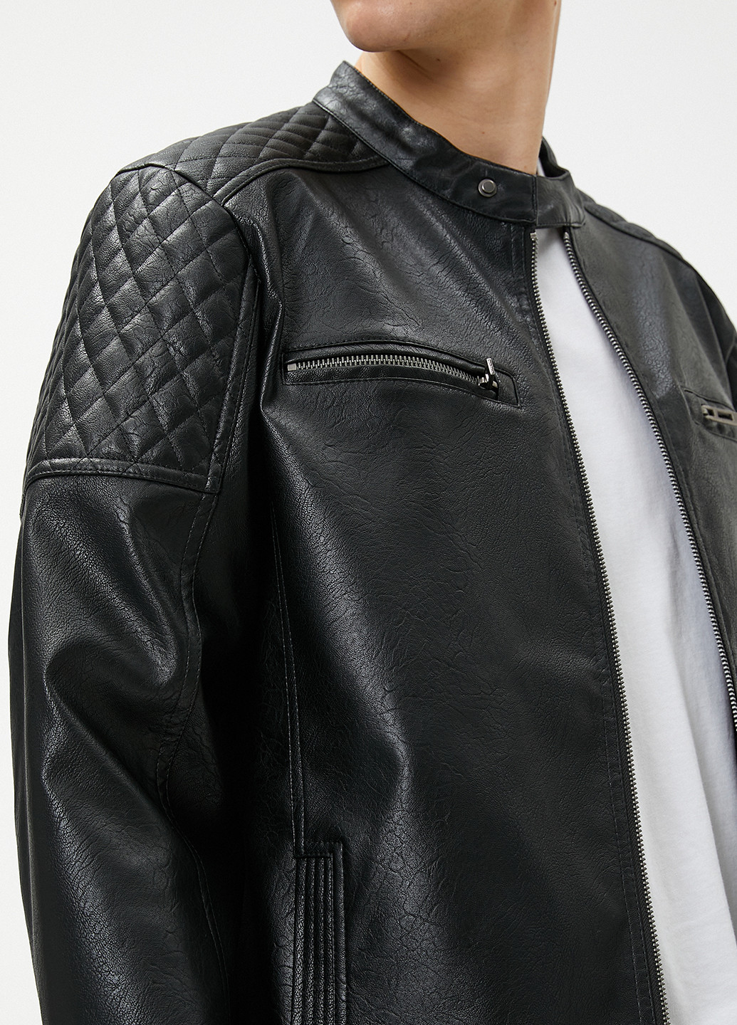 Чорна демісезонна куртка KOTON