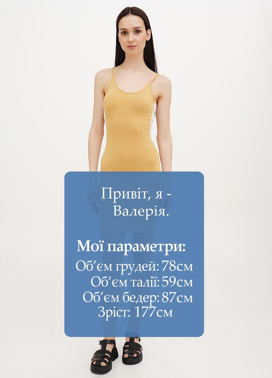 Золотий кежуал сукня силуетна Vicolo колор блок