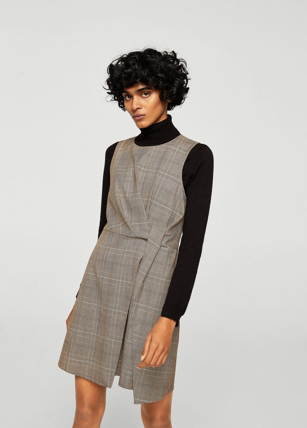 Коричневое деловое платье Mango