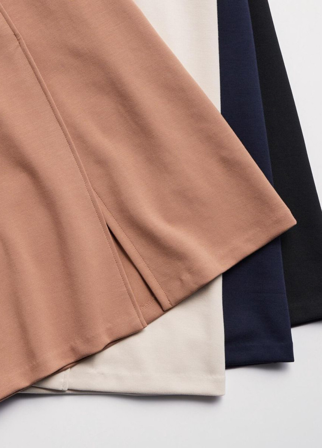 Коричневая кэжуал однотонная юбка Uniqlo а-силуэта (трапеция)