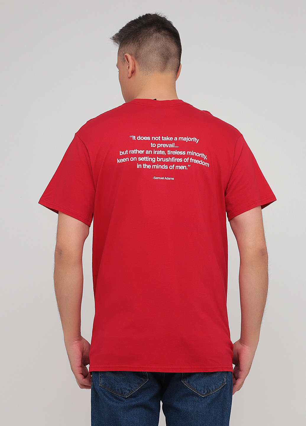 Красная летняя футболка Hanes