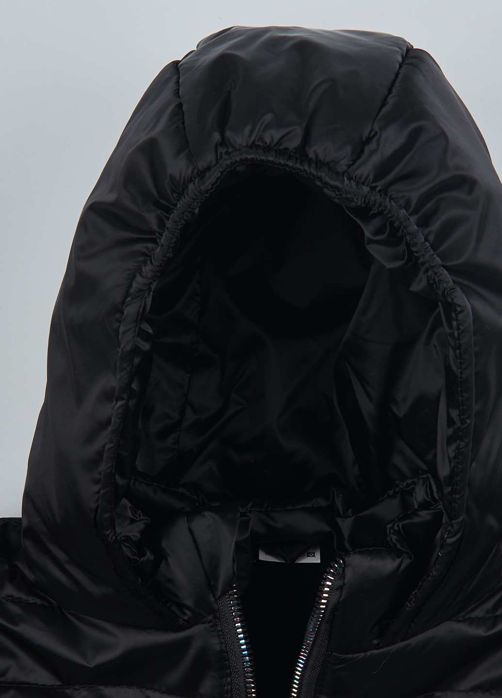 Черная демисезонная куртка Одягайко