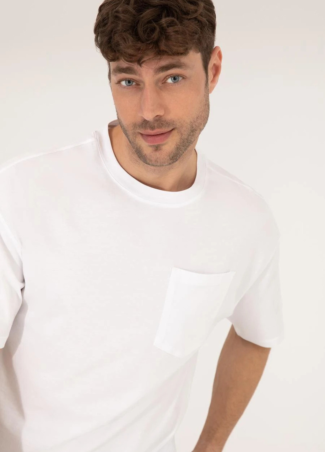 Біла футболка Pierre Cardin