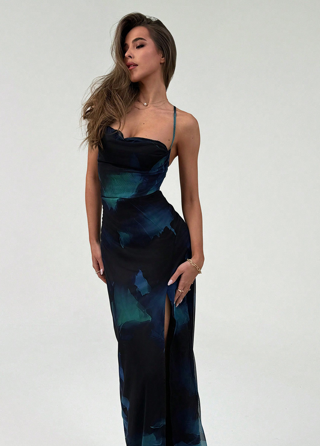 Темно-синее вечернее, кэжуал платье с открытой спиной SHEIN с абстрактным узором