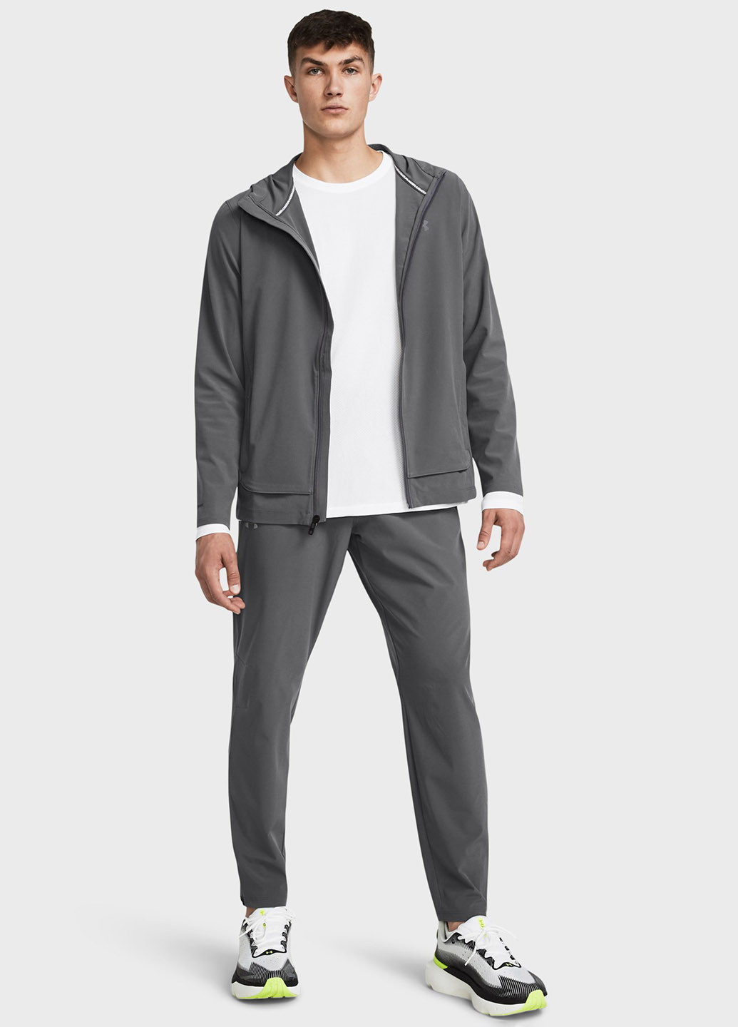 Серые спортивные летние зауженные брюки Under Armour