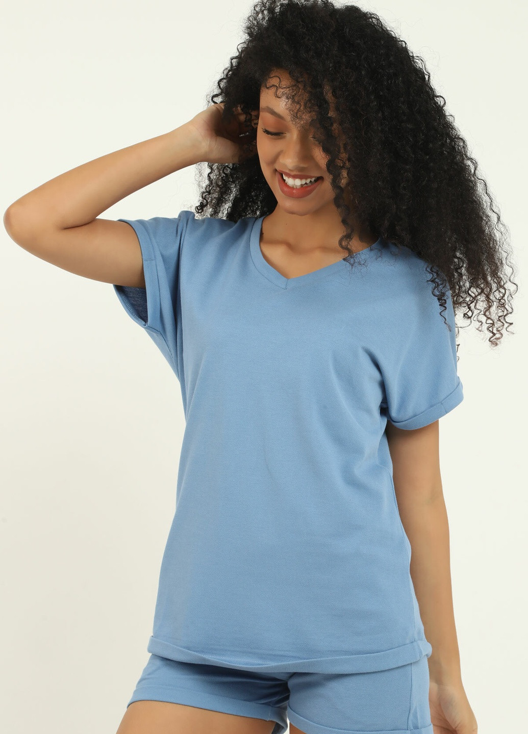 Светло-синяя всесезон женский костюм с футболкой и шортами QPSecret
