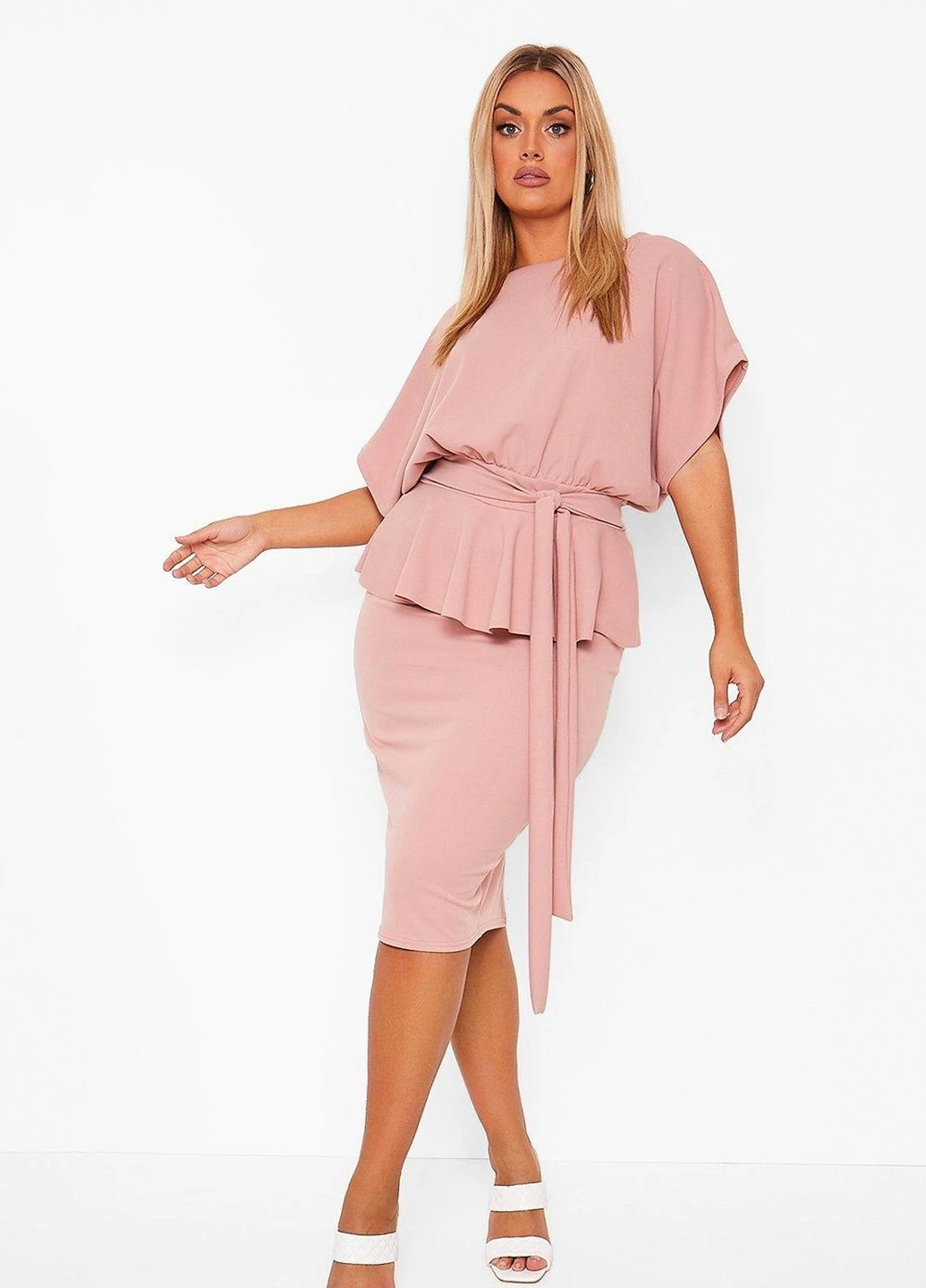 Розовое платье Boohoo