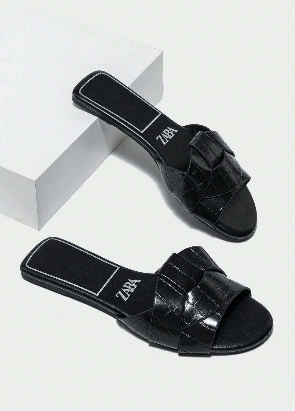 Черные шлепанцы SHEIN плетение