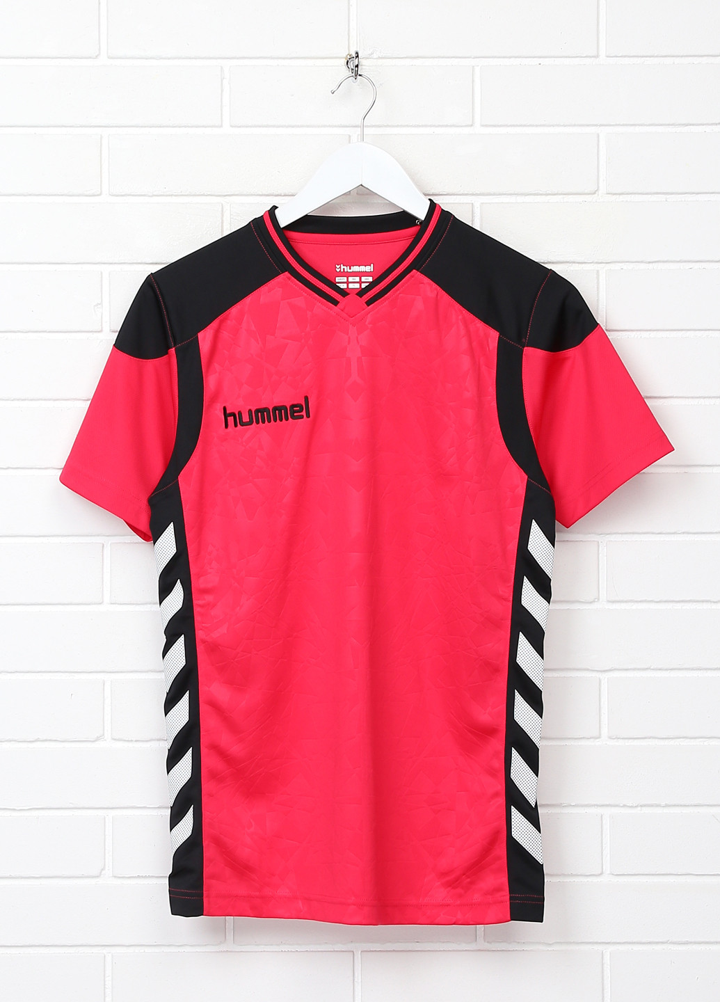 Розовая летняя футболка Hummel