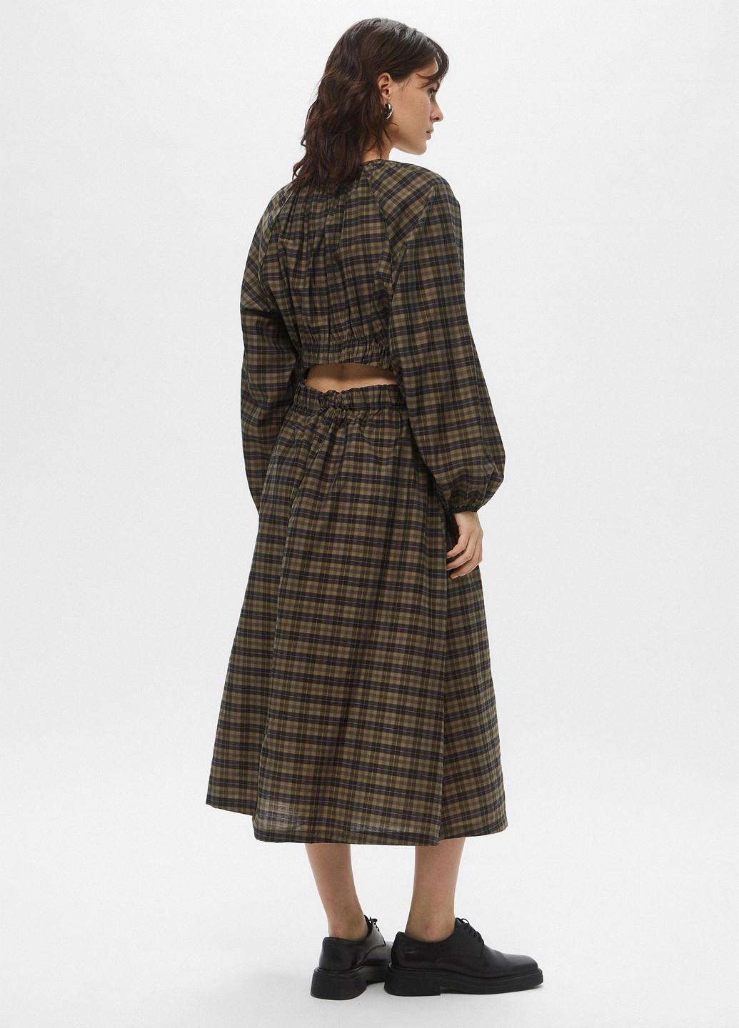 Коричневое кэжуал платье а-силуэт H&M с геометрическим узором