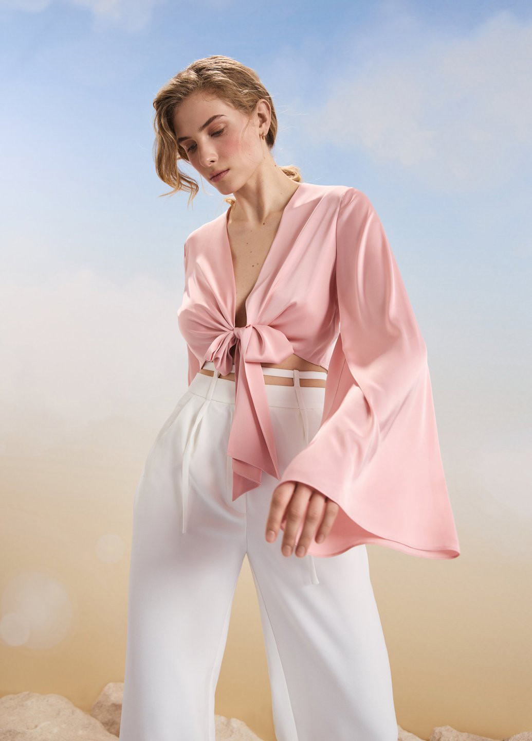 Розовая демисезонная блуза на запах Gepur