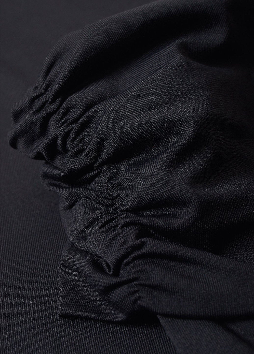 Чорна вечірня сукня з відкритими плечима C&A однотонна