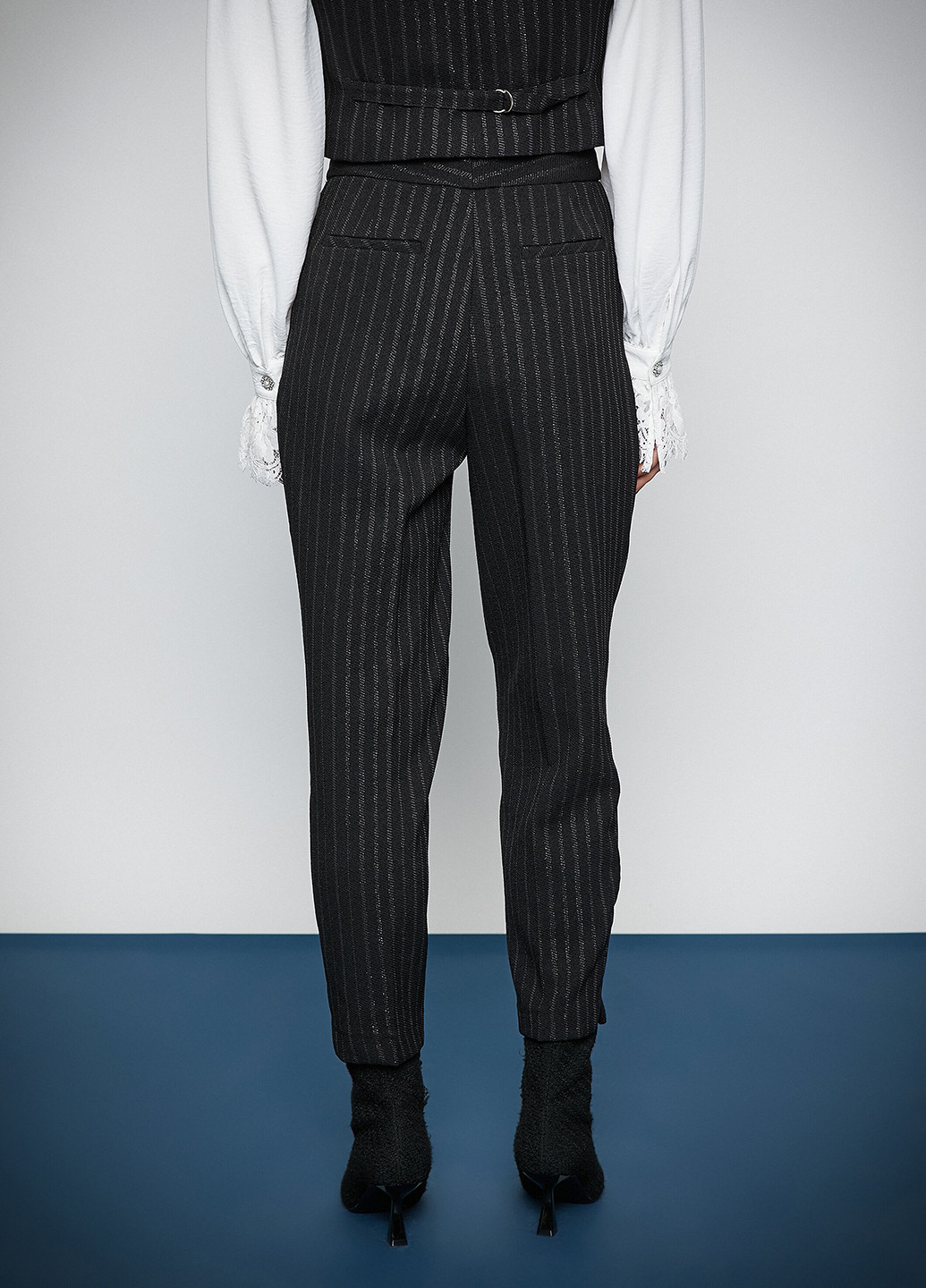 Черные кэжуал демисезонные укороченные, прямые брюки KOTON