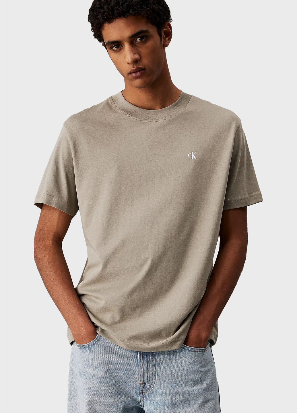 Серо-бежевая футболка Calvin Klein Jeans