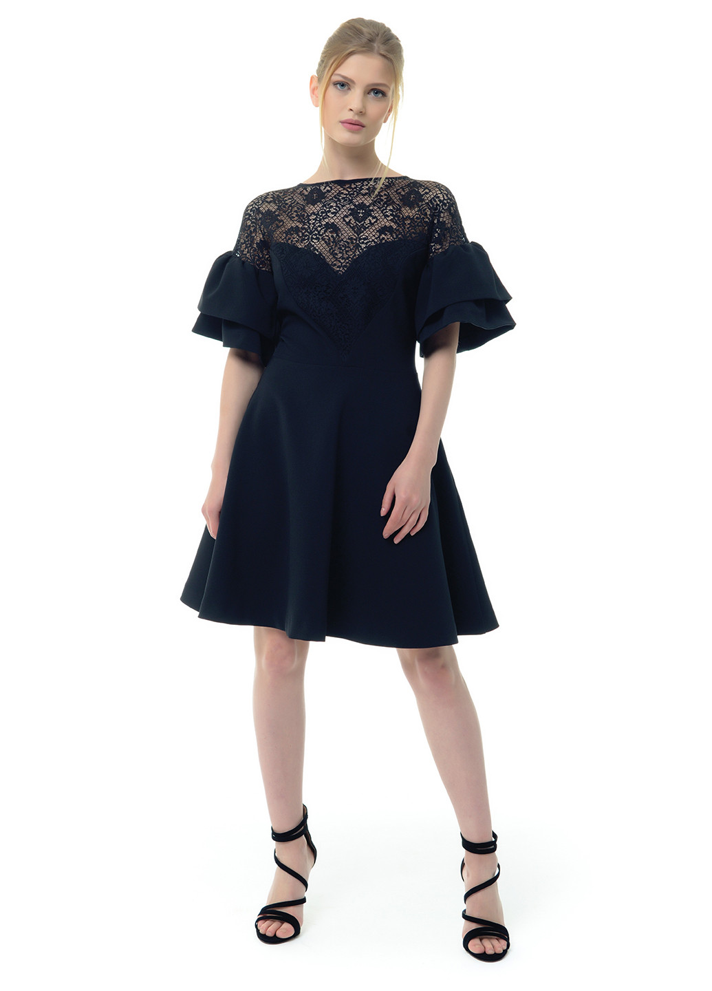 Черное коктейльное, кэжуал платьем клеш Arefeva однотонное