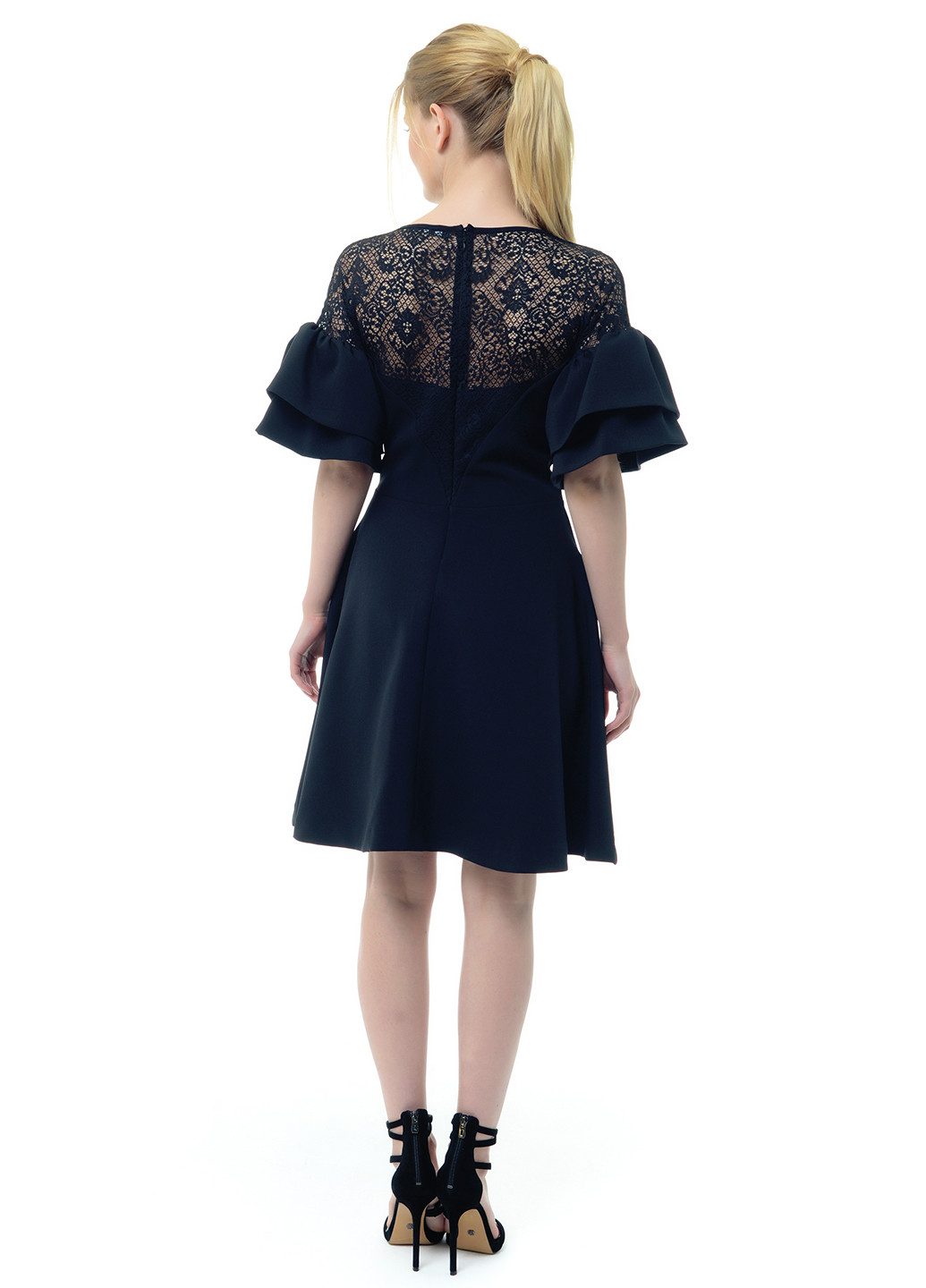 Черное коктейльное, кэжуал платьем клеш Arefeva однотонное