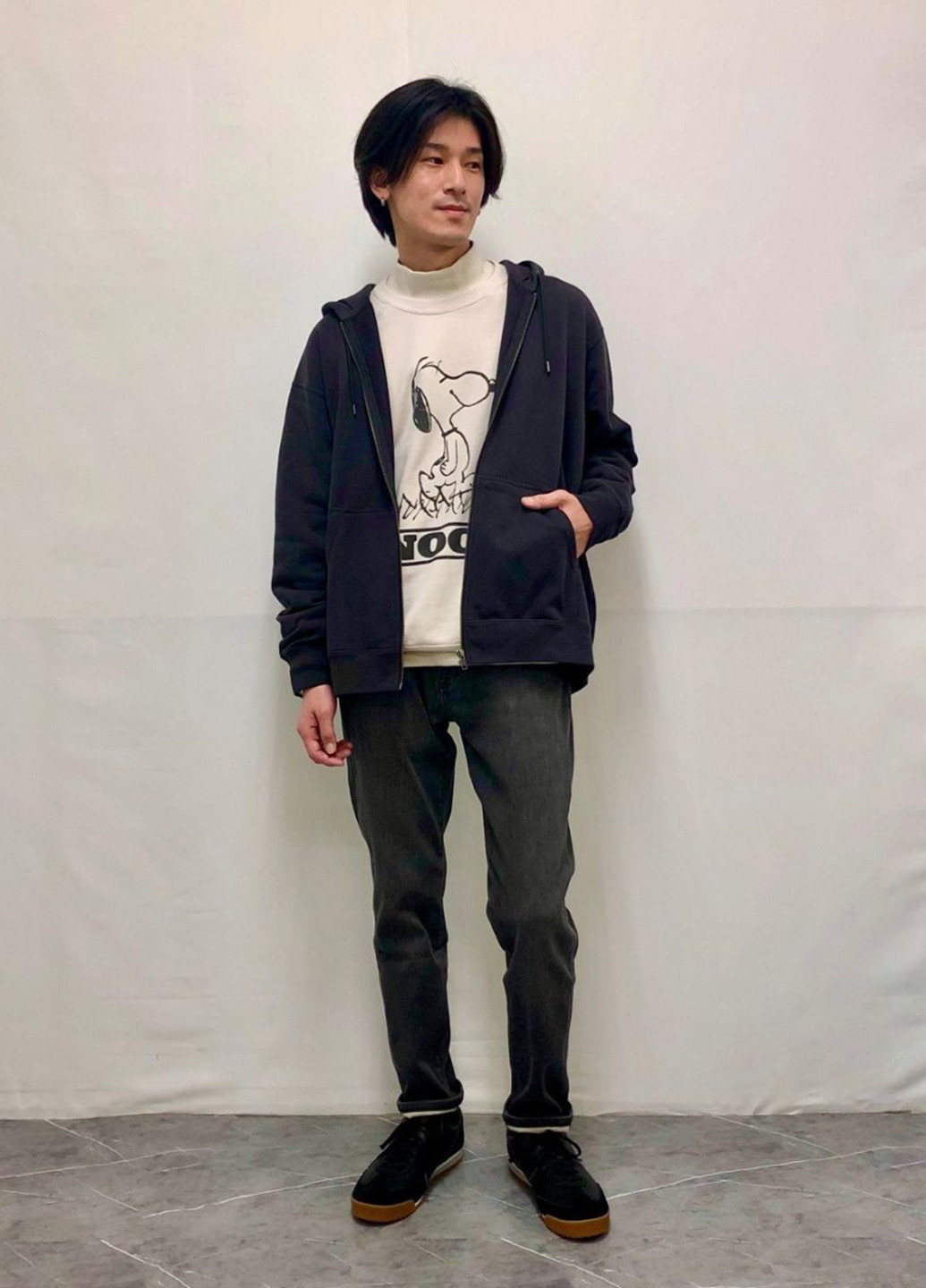 Молочный демисезонный свитер Uniqlo