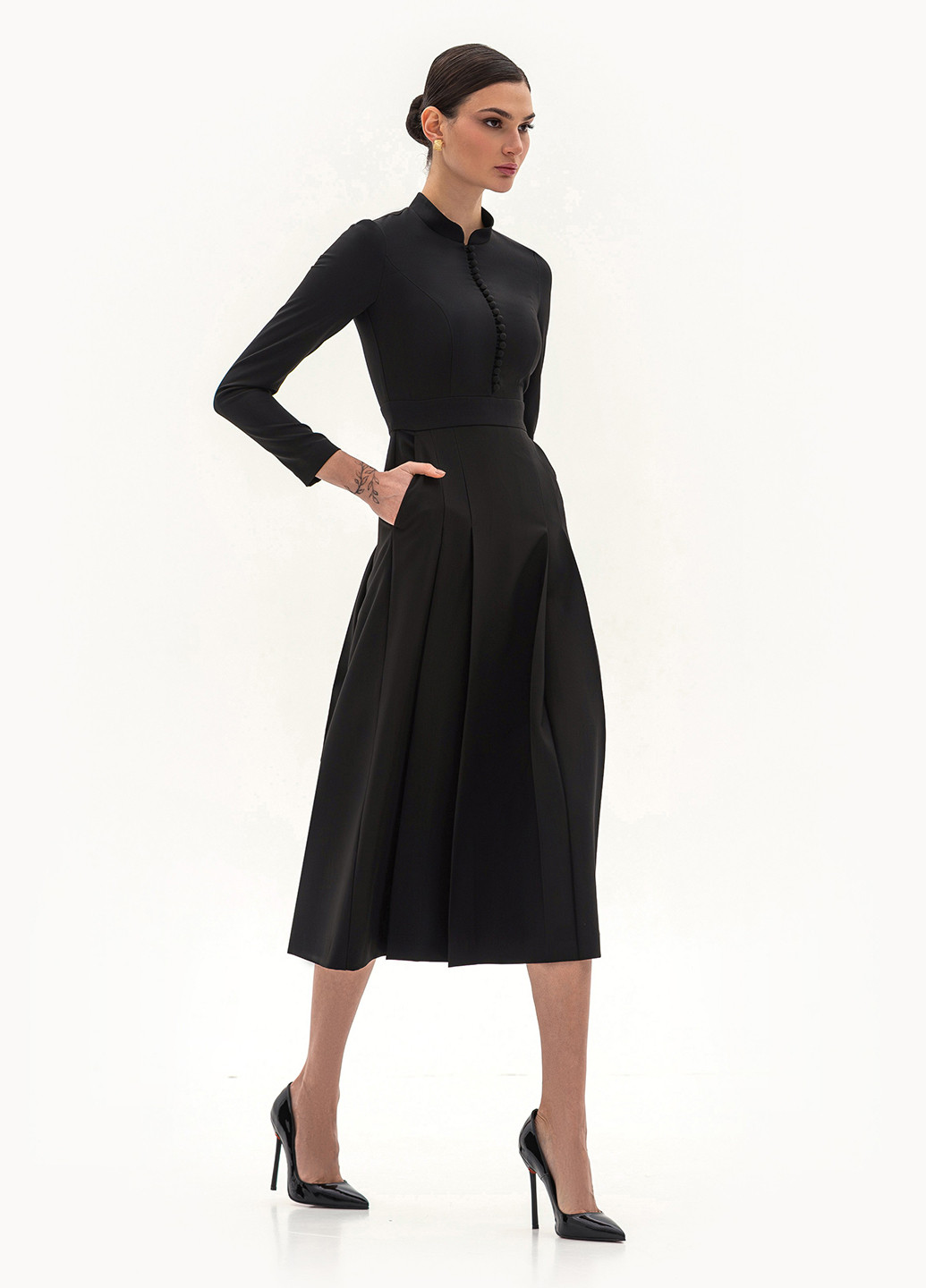 Чорна кежуал сукня силуетна BGL однотонна