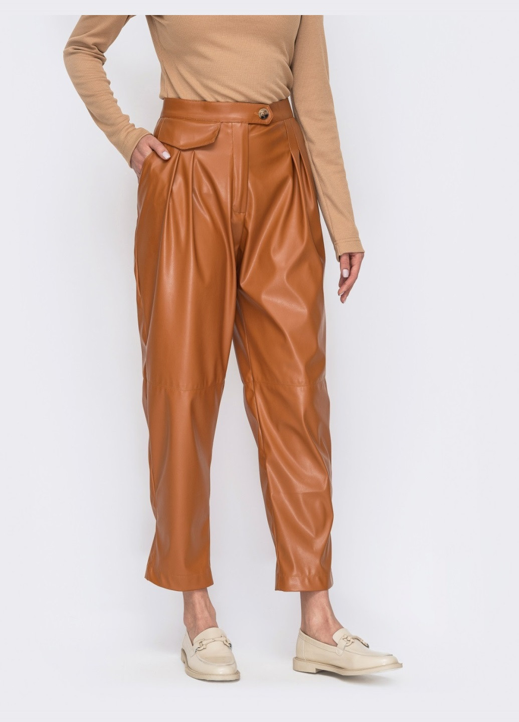 коричневые брюки из экокожи с защипами у пояса Dressa (223457781)