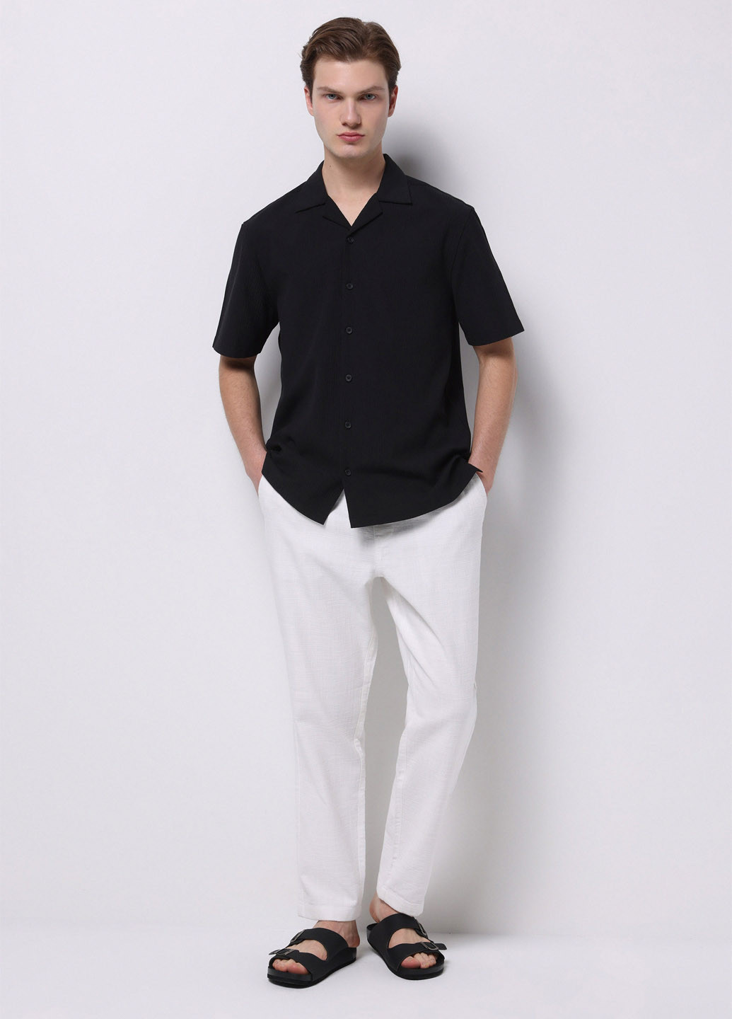 Белые кэжуал летние зауженные брюки Colin's