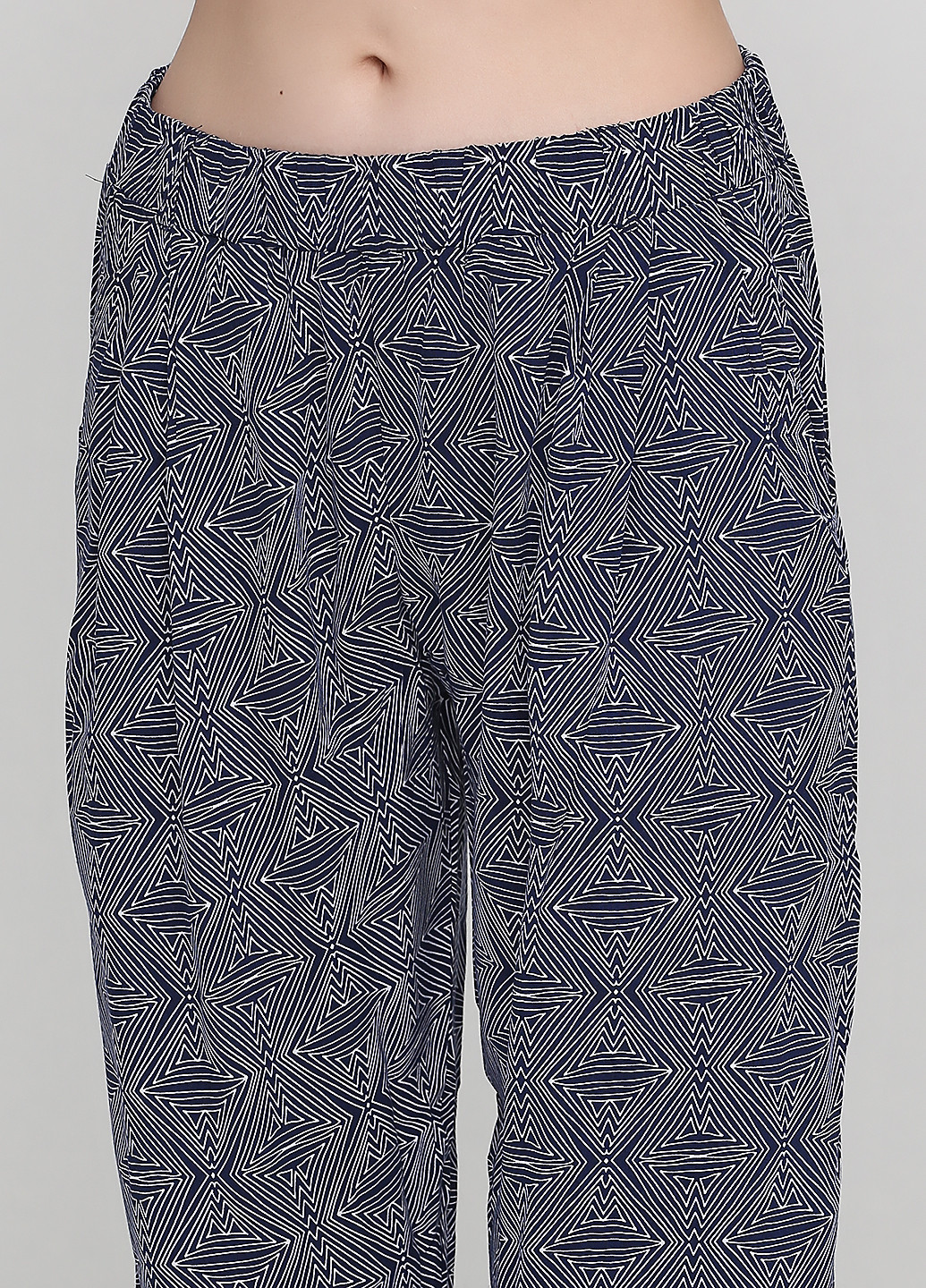 Білий демісезонний комплект (футболка, штани) Vienetta