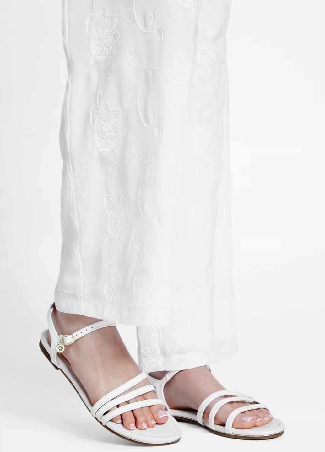 Кэжуал сандалии Guess на ремешке