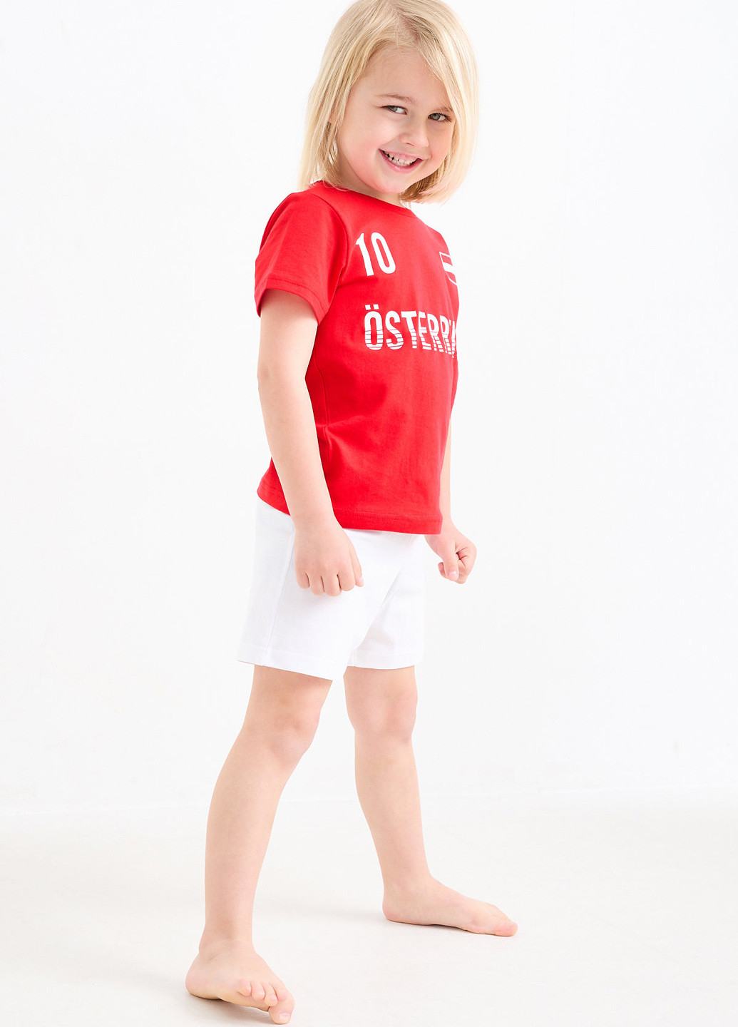 Комбинированный летний комплект (футболка, шорты) C&A