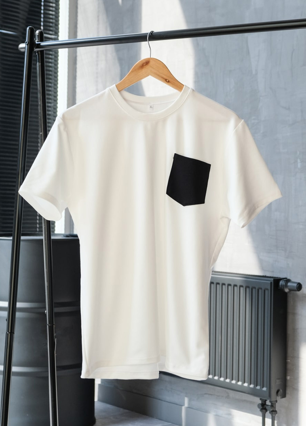 Белая футболка с карманом ShopnGo